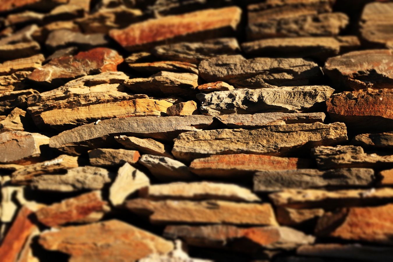 Mur en pierre du pays